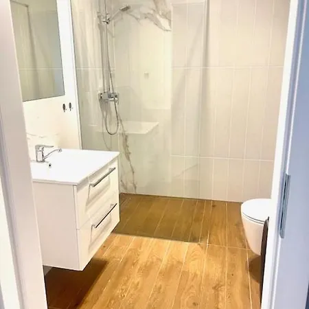 Harmonia Z Ogrodkiem I Garazem Apartman